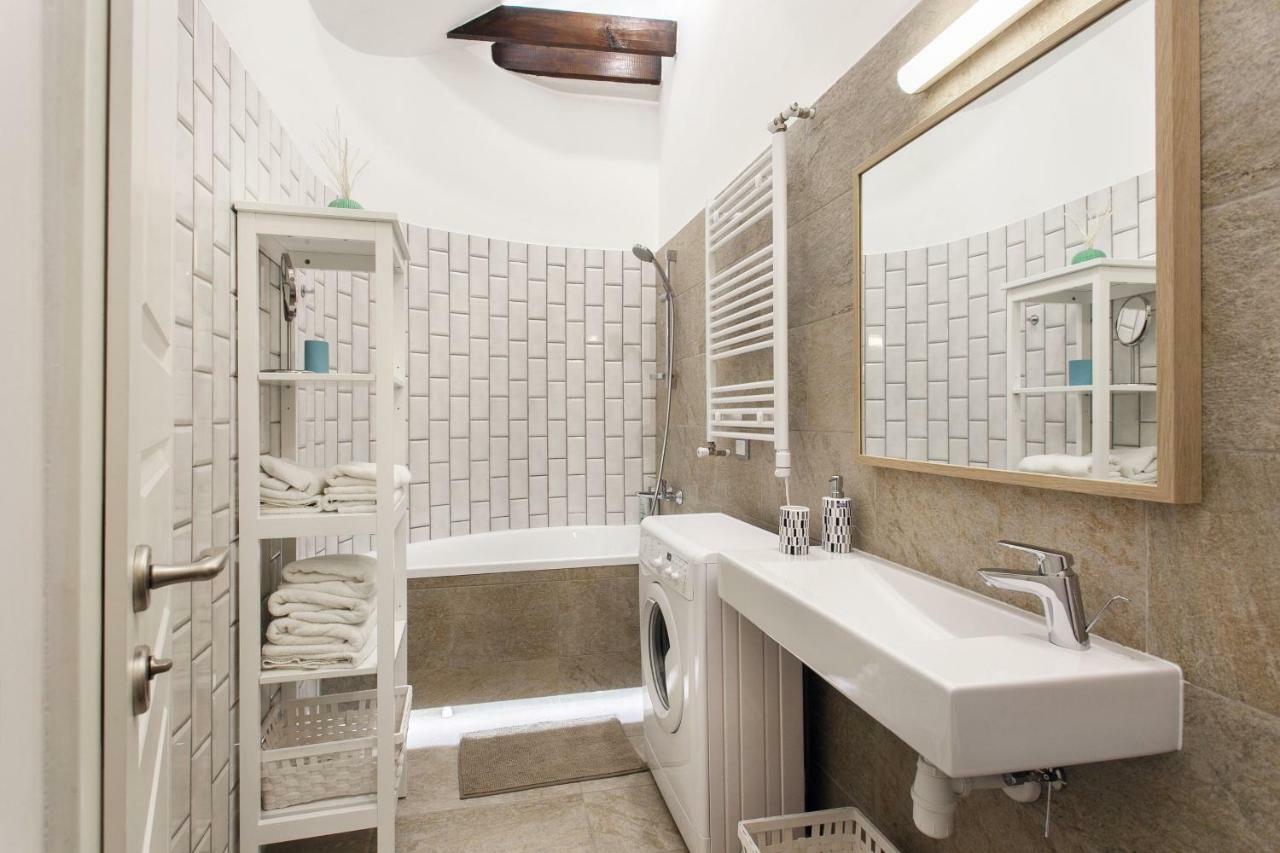 #Stayhere 3Bdr Modern & Stylish Apartment - Heart Of Old Town By Houseys Аеропорт Вільнюс Екстер'єр фото